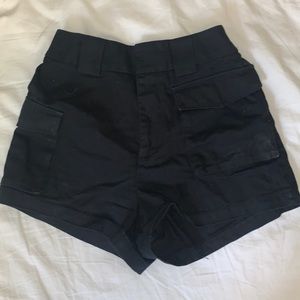 ARITZIA black cargo shorts